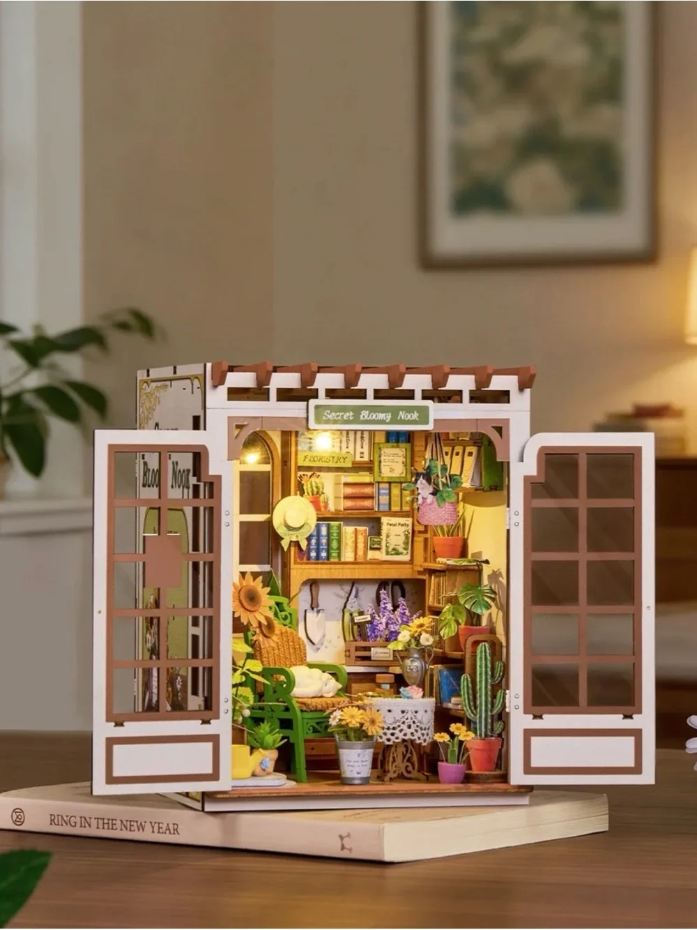Rolife DIY Book Nook Kit - Secret Bloomy Nook TGE04